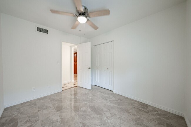 Building Photo - 2851 E Acoma Dr