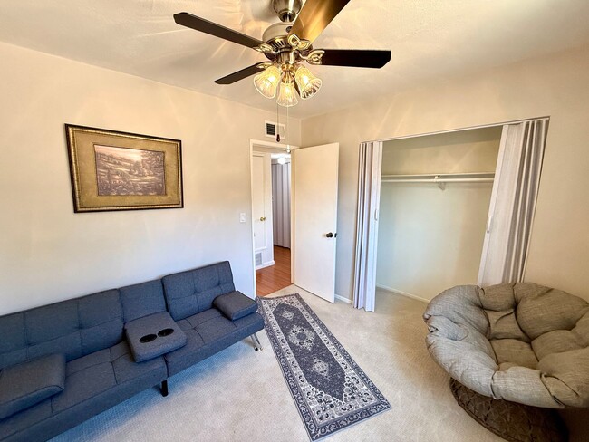 Building Photo - Furnished- Cute 2 Bedroom Home with Garage...