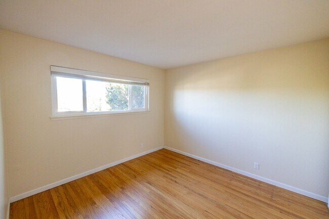 Building Photo - Charming 4-Bedroom Home with Scenic Views ...