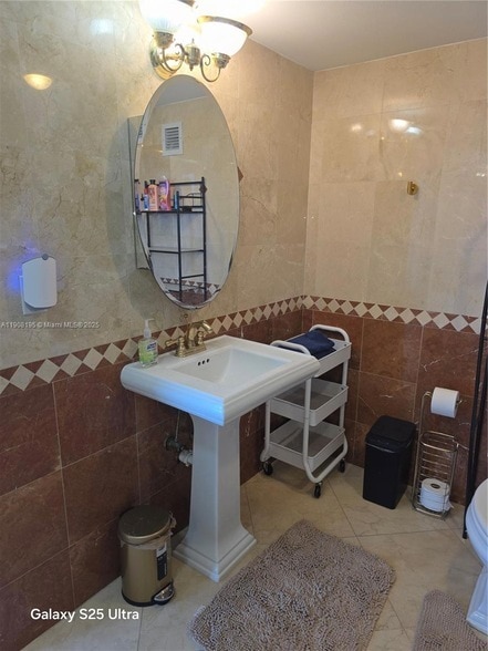 Building Photo - 3725 S Ocean Dr