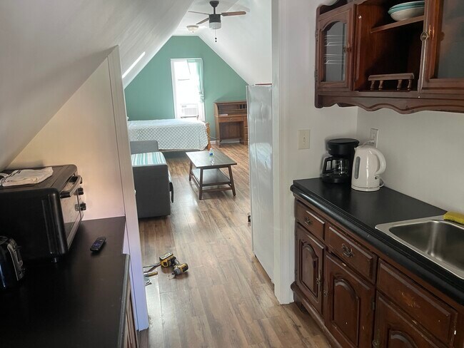 Building Photo - 25 Besch Ave