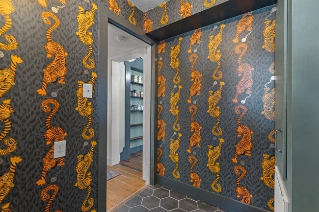 Building Photo - 519 E Ashby Pl