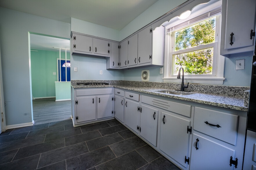 Building Photo - 5703 Kennedy St