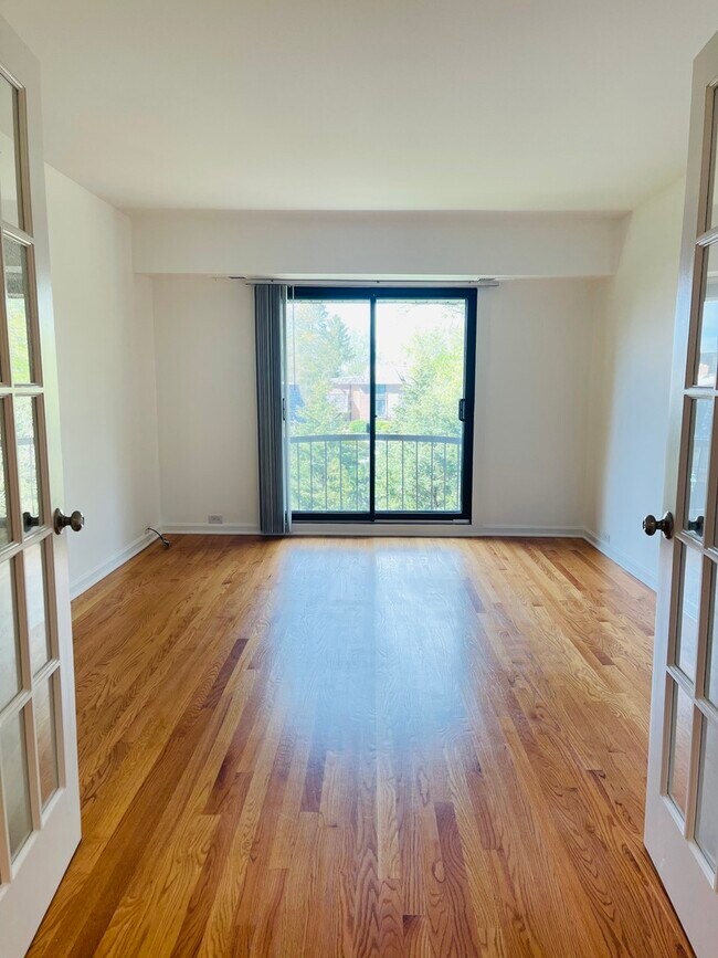 Building Photo - 600 W Russell St