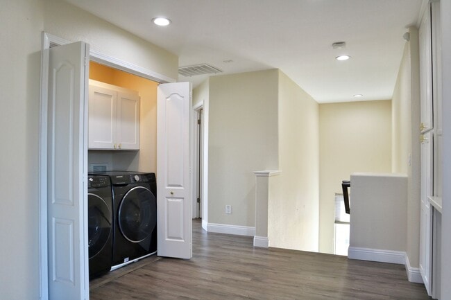 Building Photo - Luxurious 3-bedroom home - beautiful, must...