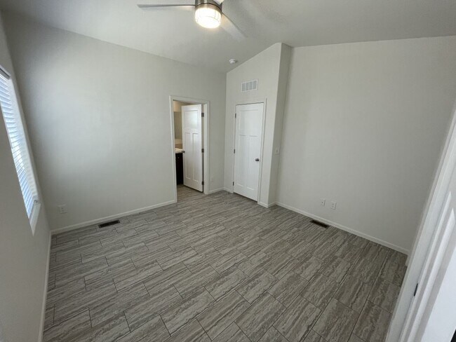 Building Photo - 2401 W Southern Ave