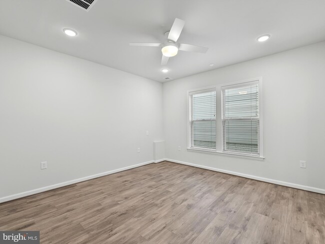 Building Photo - 6248 Zinnia Ln