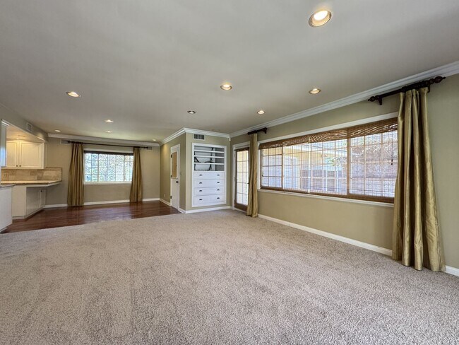 Building Photo - 1232 Longview Dr