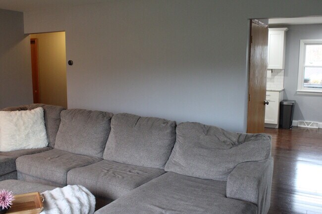 Building Photo - 5039 W Clayton Rd