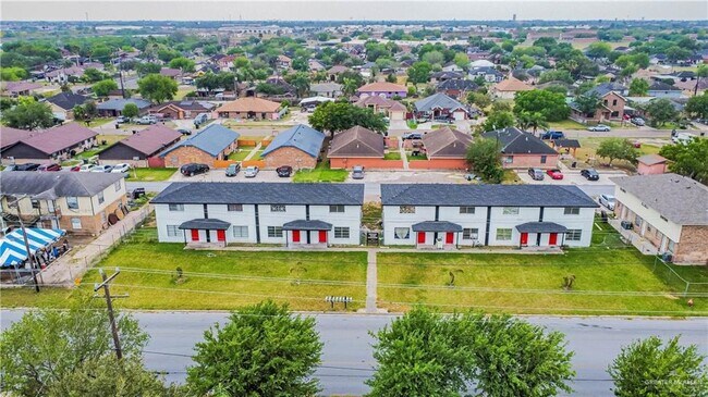 Building Photo - 720 E Sugarcane Dr