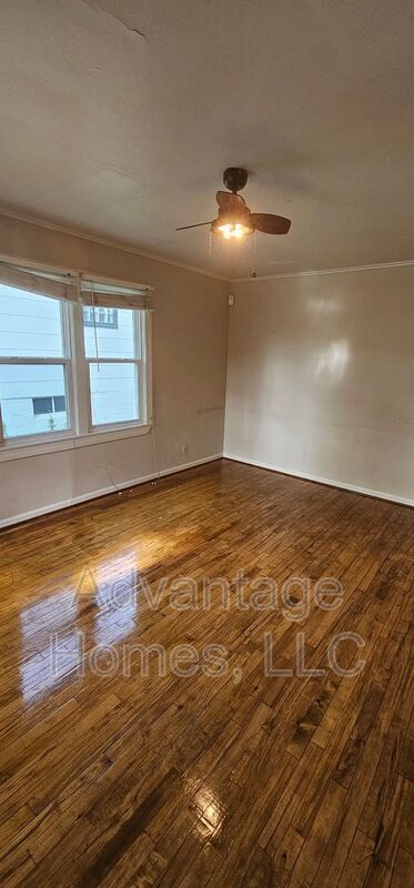 Building Photo - 4504 Terrace St