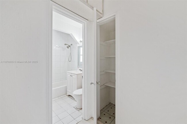 Building Photo - 3571 SW 10th St