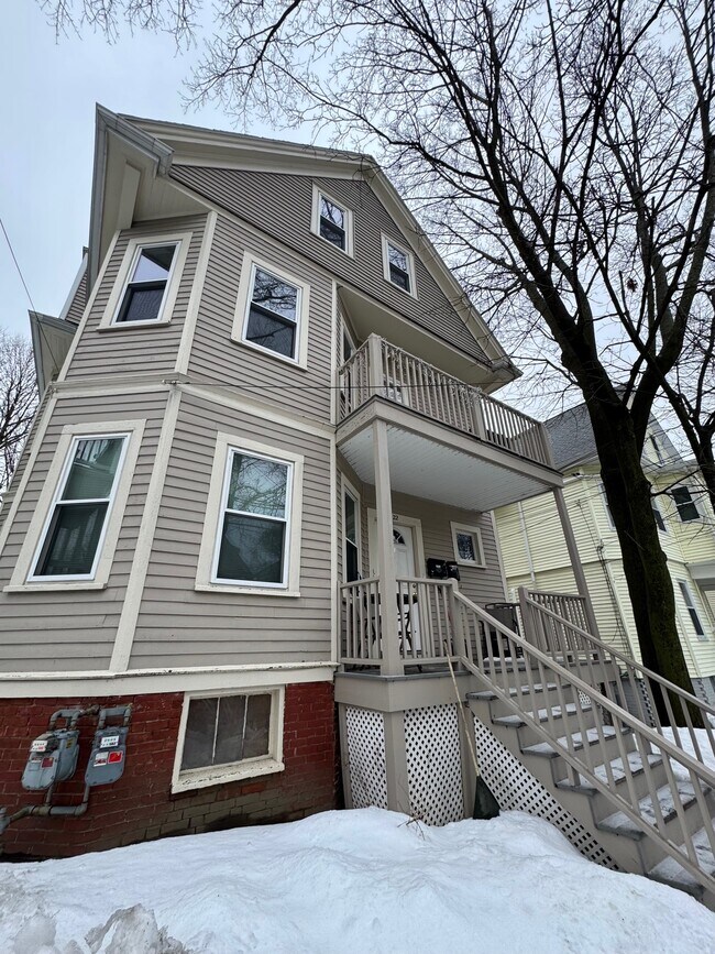 Building Photo - 22 Spencer Ave