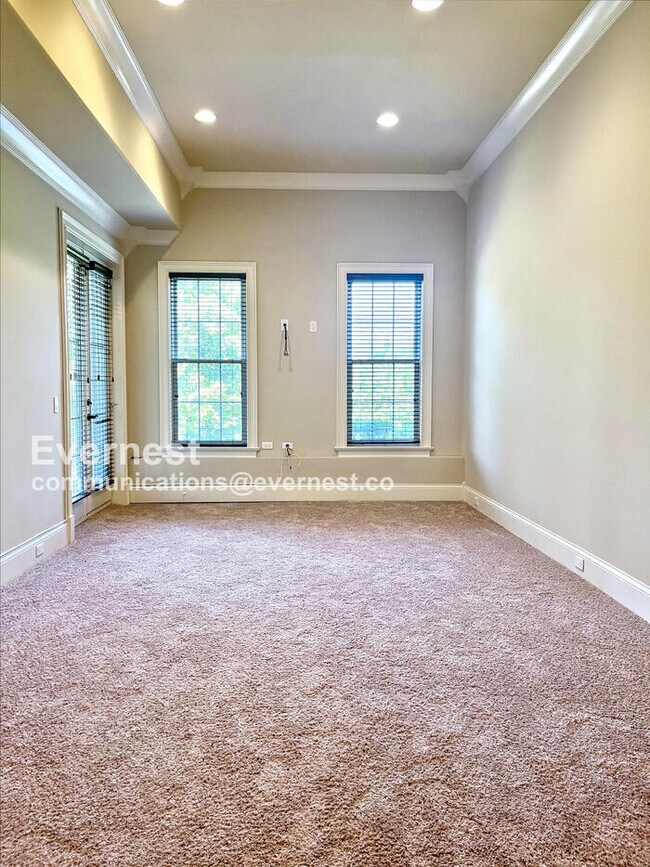 Building Photo - 9558 Hampton Reserve Dr