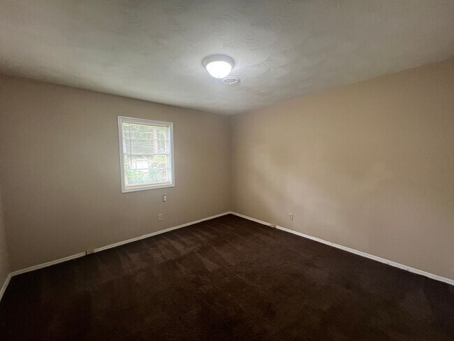 Building Photo - 2505 Rosebrier Ave