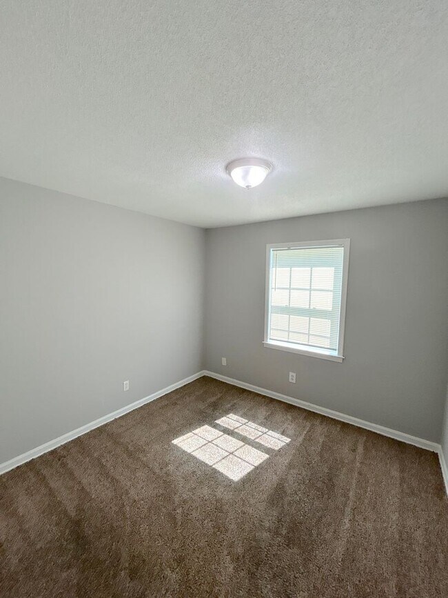 Building Photo - 4811 Bradford Dr