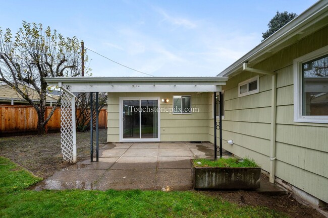 Building Photo - Freshly Updated 3 bed, 2 bath home in Tiga...