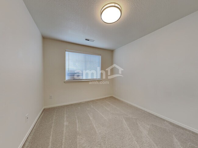 Building Photo - 1410 SE 7th Way