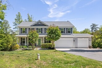 Building Photo - Gorgeous 5 Bed 3.5 Bathroom in Stafford, VA