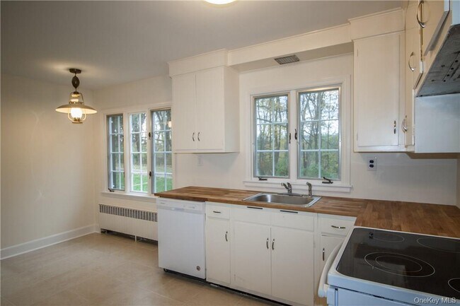 Building Photo - 21 Tinker Town Rd