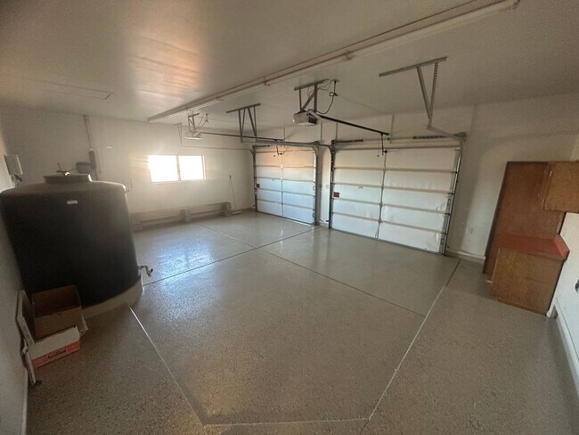 Building Photo - Charming Ranch Farmhouse in St. George – Spacious & Serene!