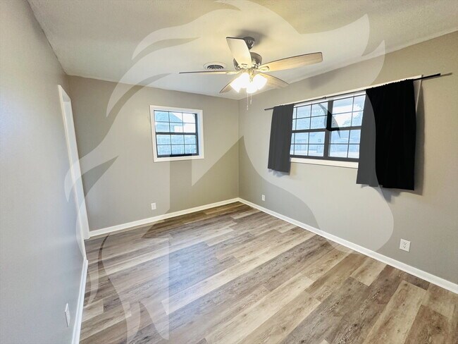 Building Photo - 2718 W Elm Ave