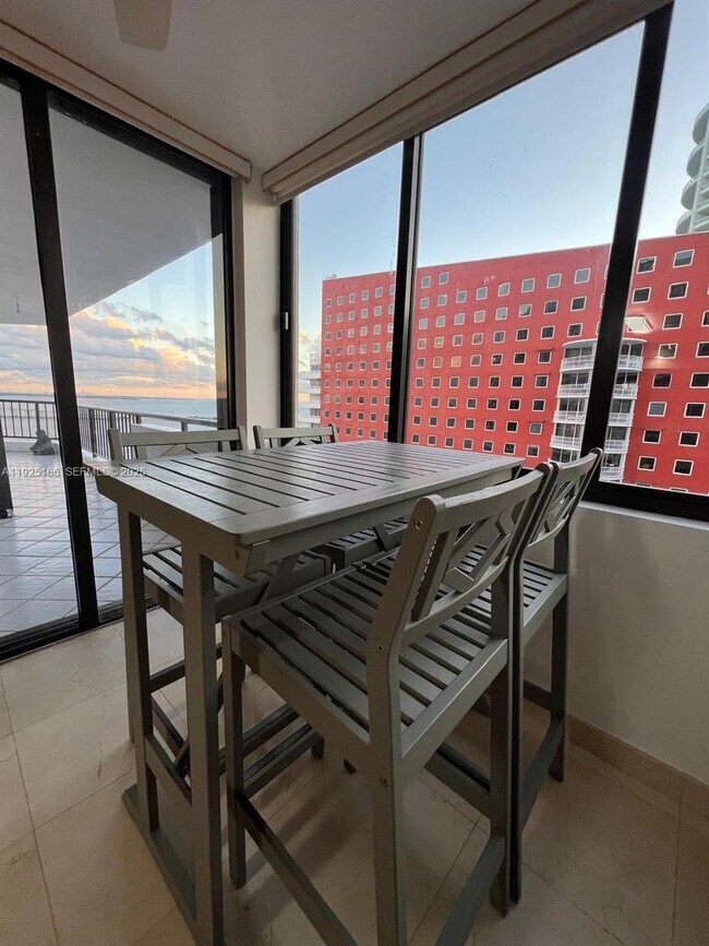 Building Photo - 1581 Brickell Ave