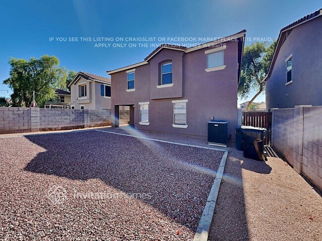 Building Photo - 1094 E Lowell Ave