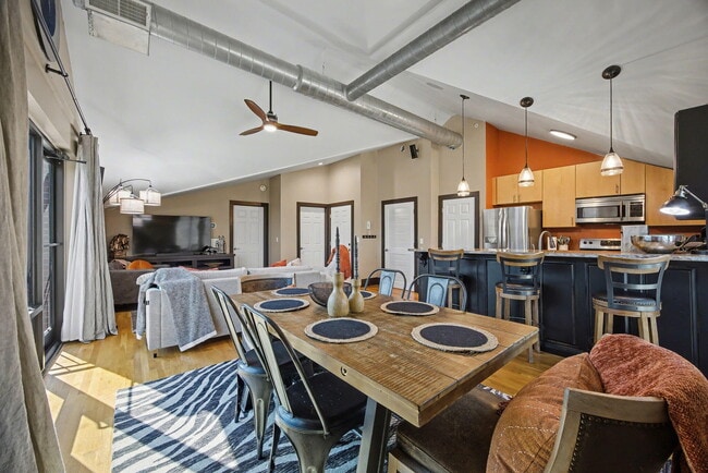 Building Photo - 261 S Limestone