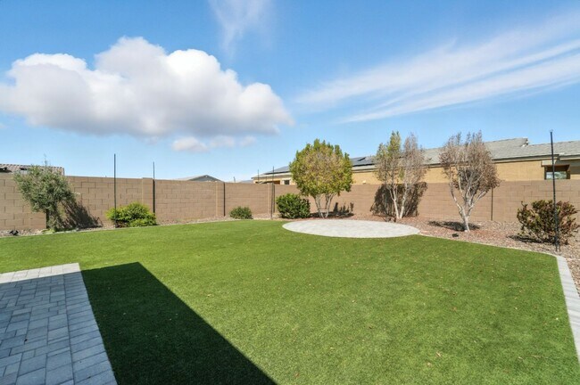 Building Photo - Stunning new build in Glendale, AZ!