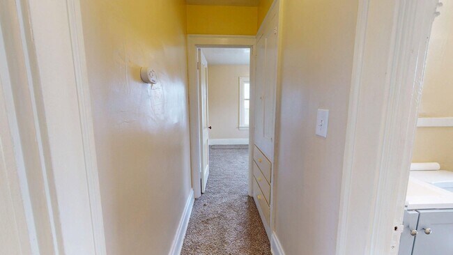 Building Photo - 3045 E 130th St