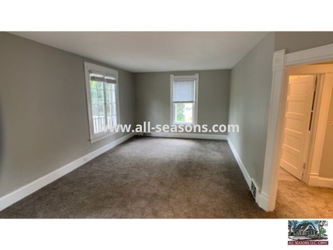 Building Photo - Charming Updated 2 Bedroom Unit on the Old North End!