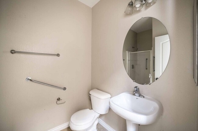 Building Photo - Charming 5-Bedroom Home in the Heart of Las Vegas