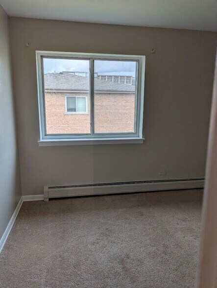 Building Photo - 9595 Maple Dr