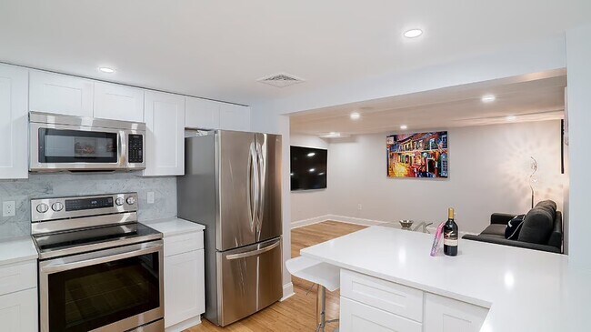 Building Photo - 188 Endicott Ave