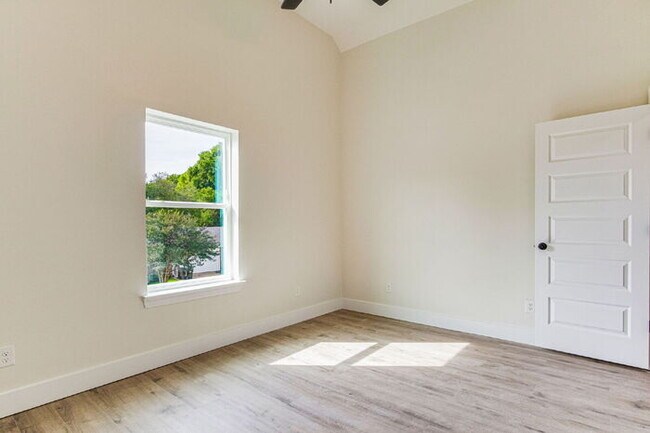 Building Photo - This luxurious new custom home in the sought-after Shadow Grove subdivision is a masterpiece of m...