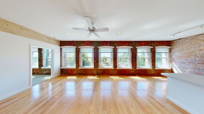 Building Photo - Old Boston Hotel