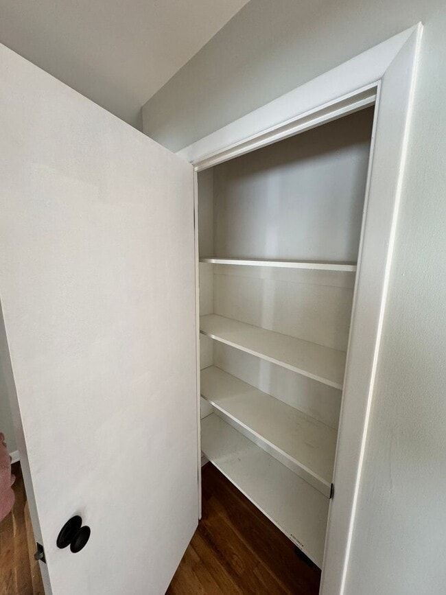 Building Photo - 3 Bedroom 1.5 baths! Walker & Cedar Hills ...