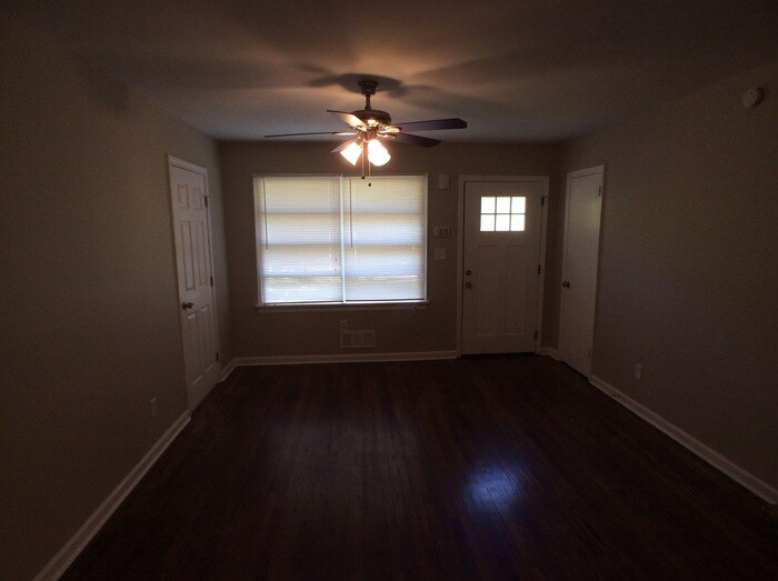Building Photo - 2892 Horse Shoe Dr