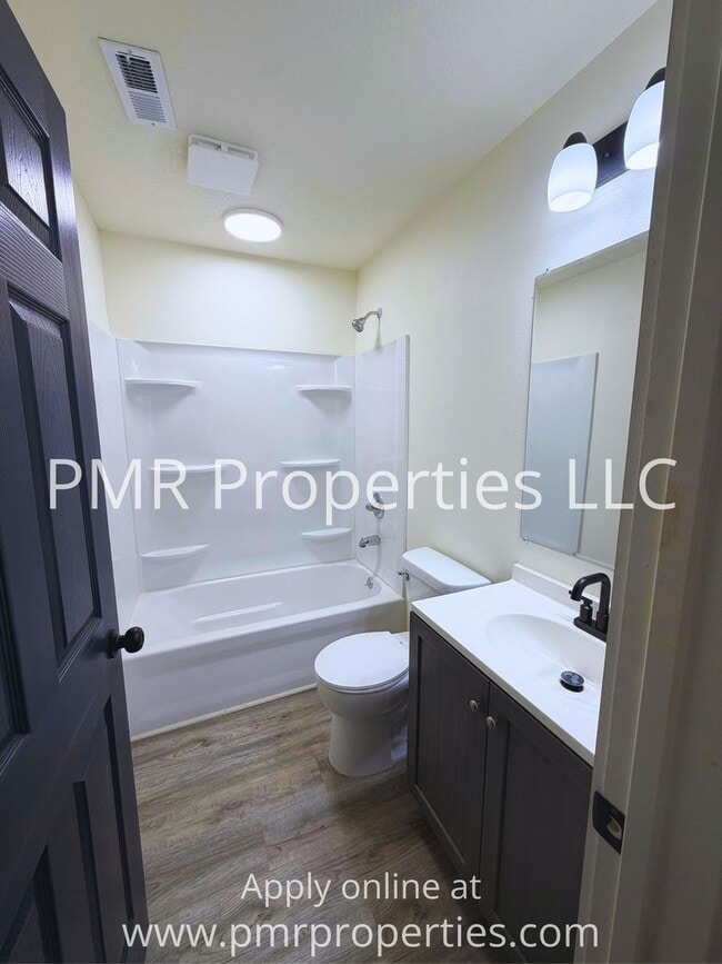 Building Photo - 909 S 15th St