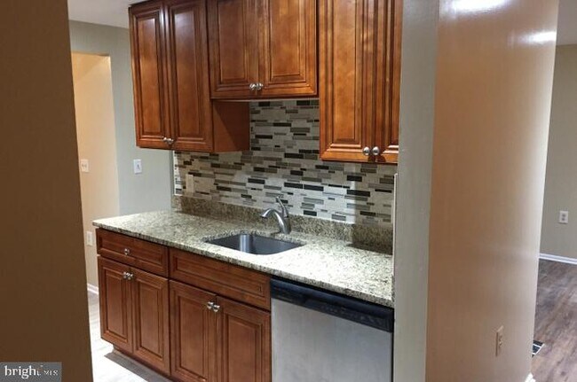 Building Photo - 18050 Chalet Dr