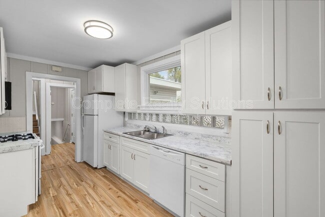 Building Photo - 1821 Korando Ave