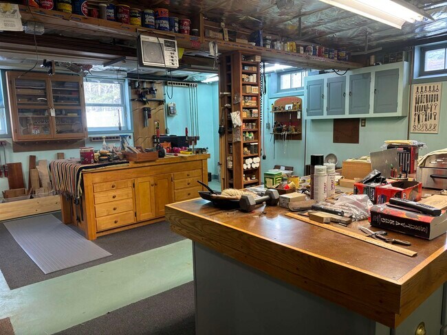 Building Photo - 104 Woodland Rd