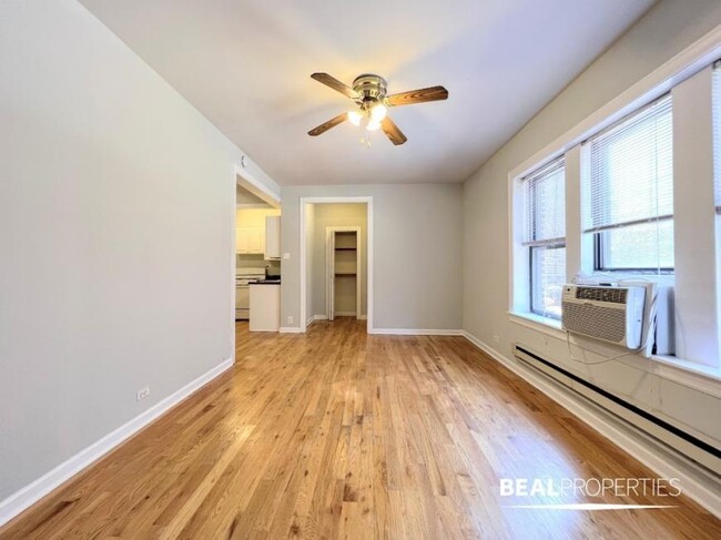 Building Photo - 1 bedroom in CHICAGO IL 60613