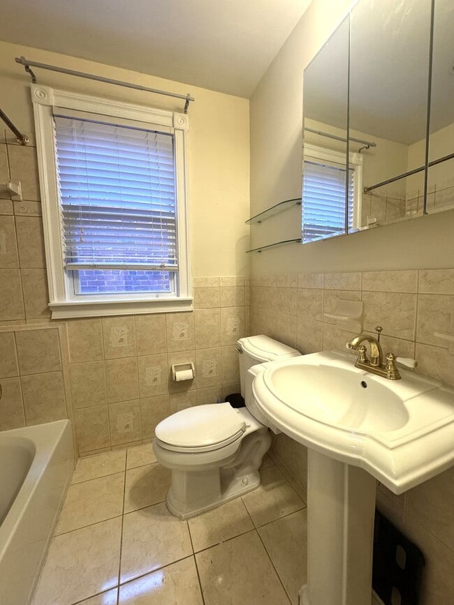 Building Photo - Charming 1BR/1BA Condo in the Heart of Shaw – Parking Included!