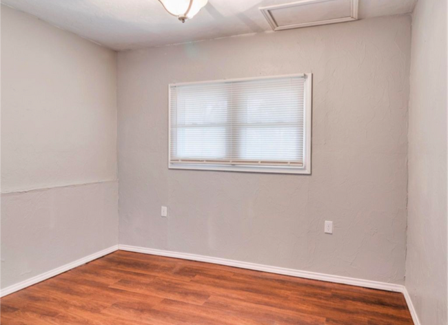 Building Photo - 1445 Mallard Dr