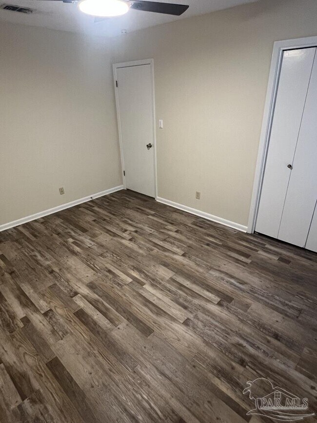 Building Photo - 4050 Claiborne Cir