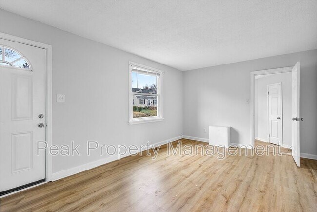 Building Photo - 501 Hazelhurst Ave