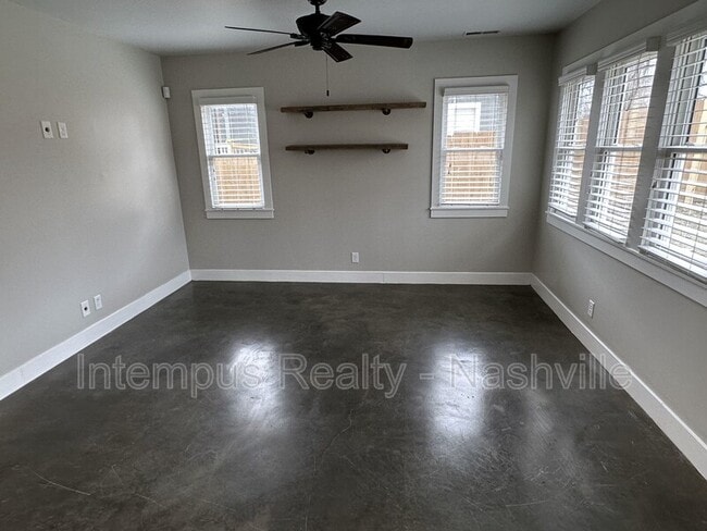 Building Photo - 548 Veritas St