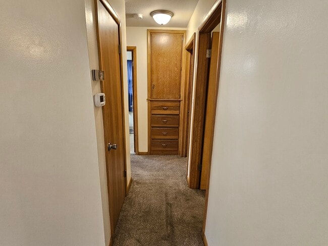 Building Photo - 2415 S Poplar Dr